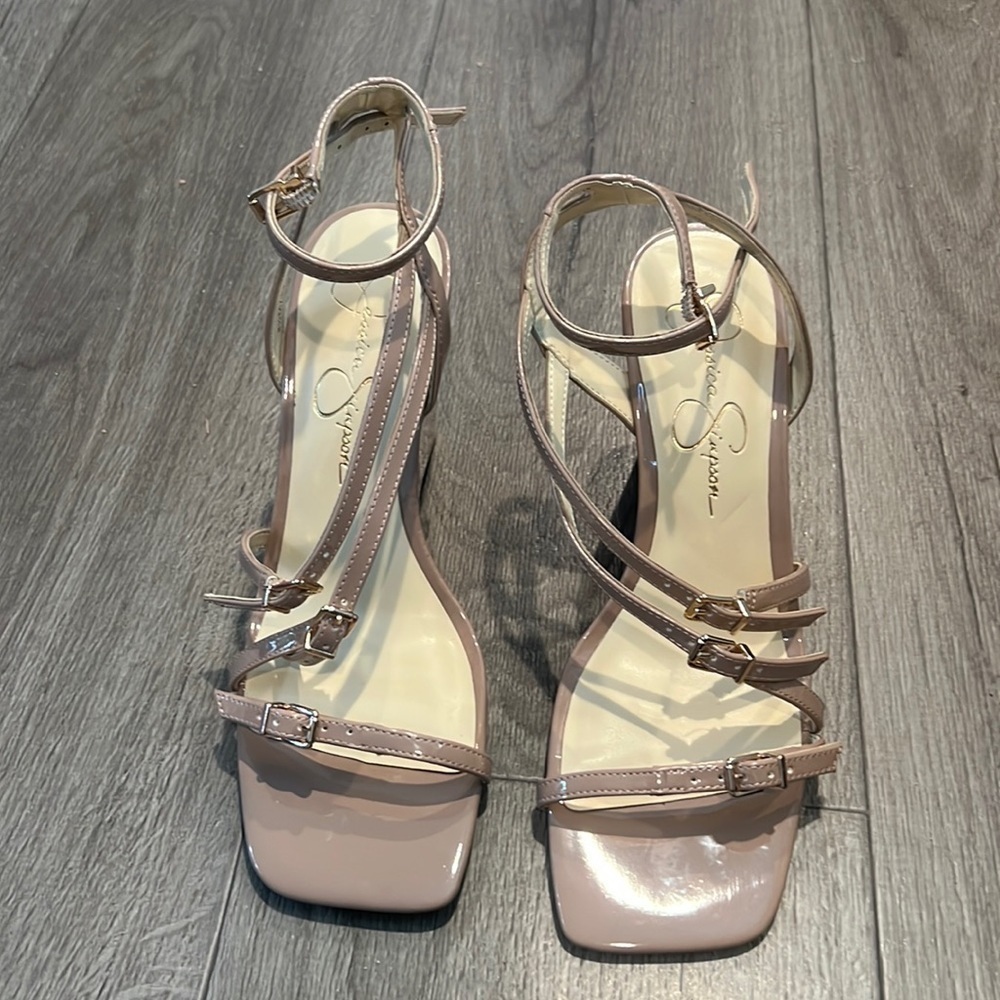 NWOT Jessica Simpson size 8.5M‎ beige/taupe wedge heels. excellent condition,